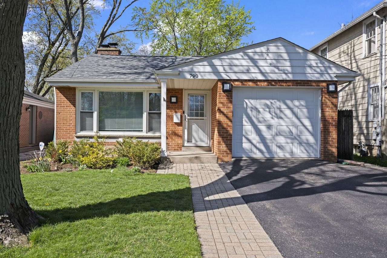 790 Pleasant Ave., Highland Park, IL 60035