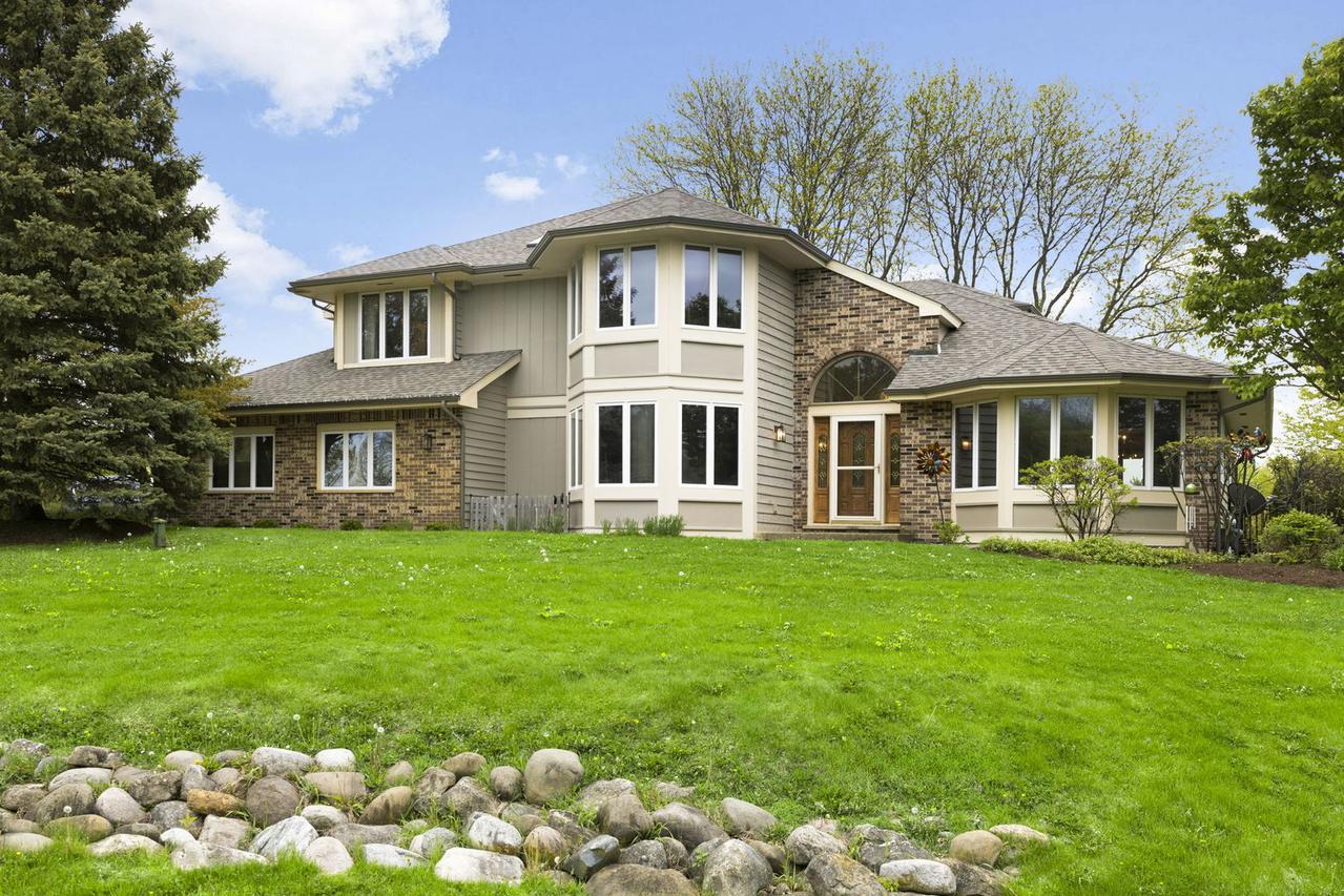 5N191 Fox Bluff Dr., St. Charles, IL 60175