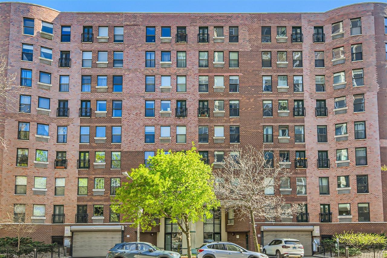 711 W Gordon Ter. #701, Chicago, IL 60613