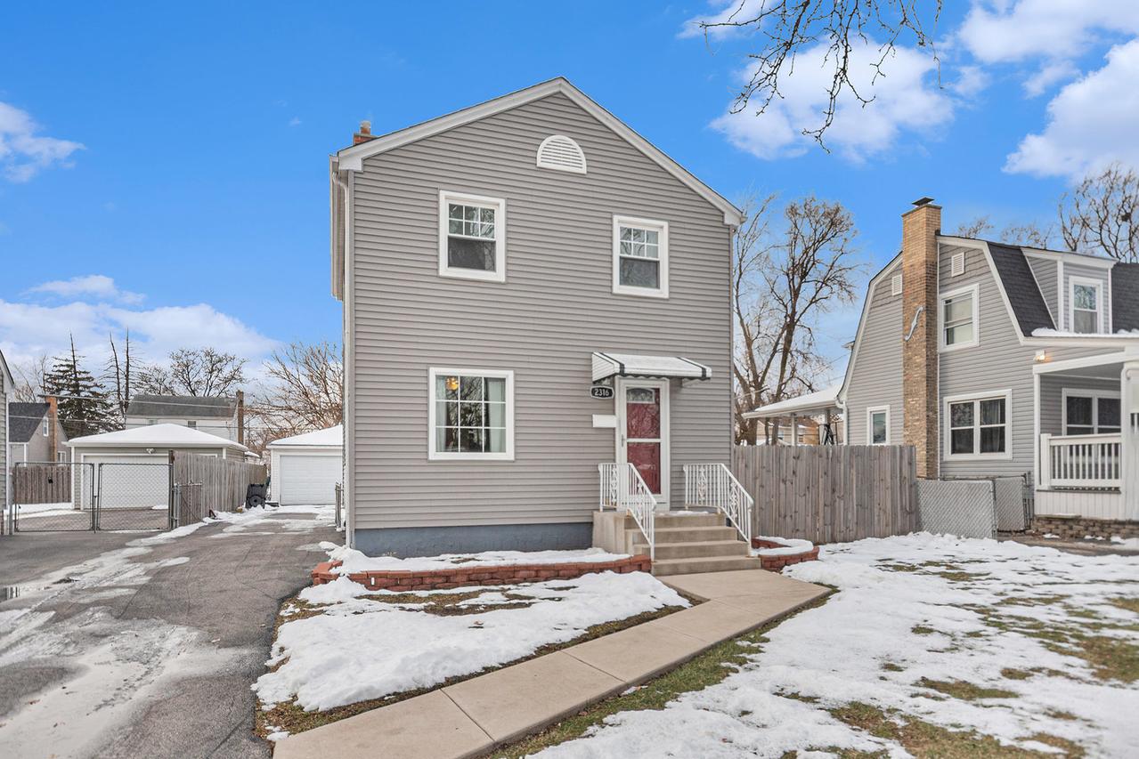 2316 S 10th Ave., Broadview, IL 60155