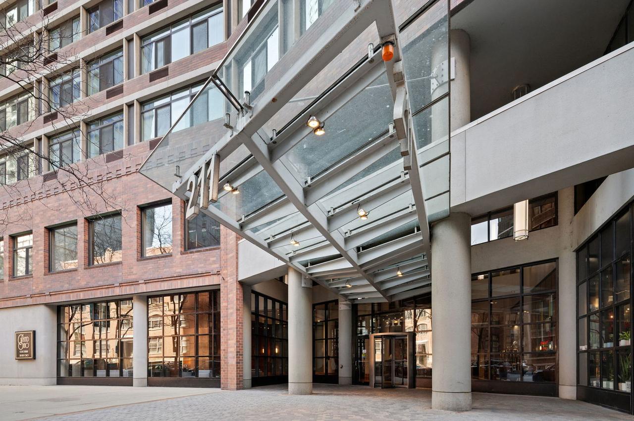 211 E Ohio St. #2106, Chicago, IL 60611