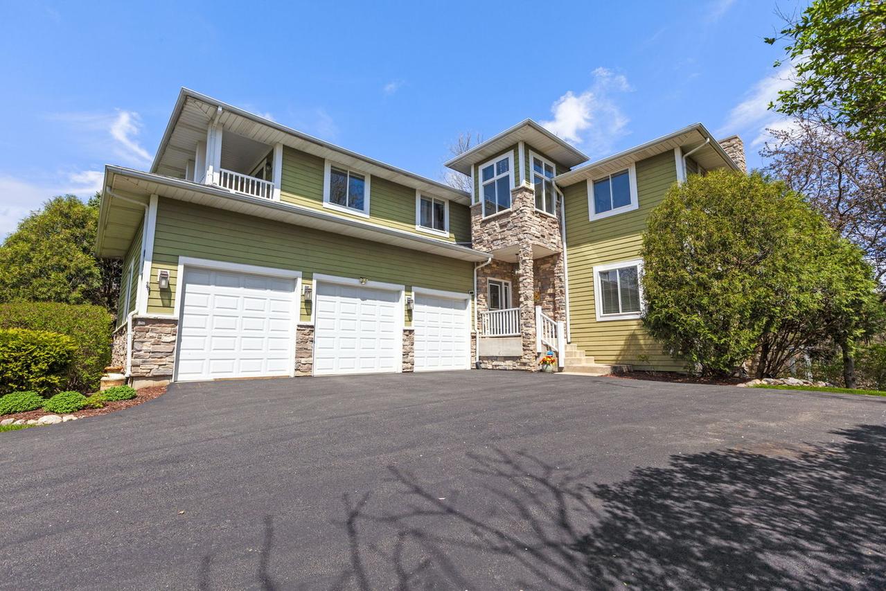 980 Dakota Dr., Woodstock, IL 60098