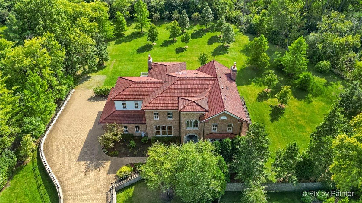 27 W Onwentsia Rd., Lake Forest, IL 60045