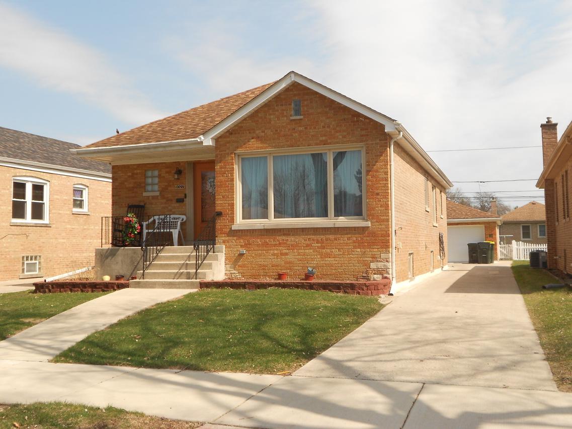 9327 S Avers Ave., Evergreen Park, IL 60805