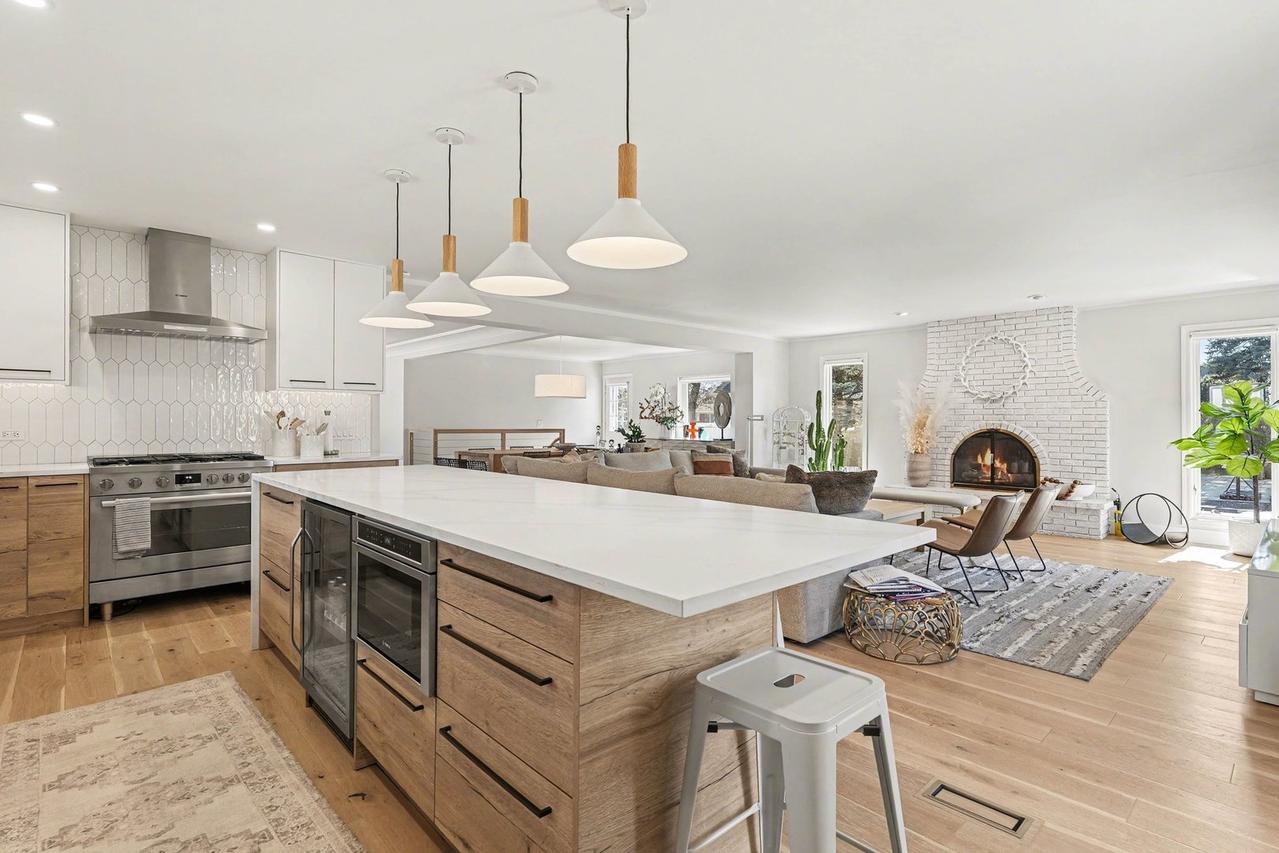 1515 E Oakton St., Arlington Heights, IL 60004