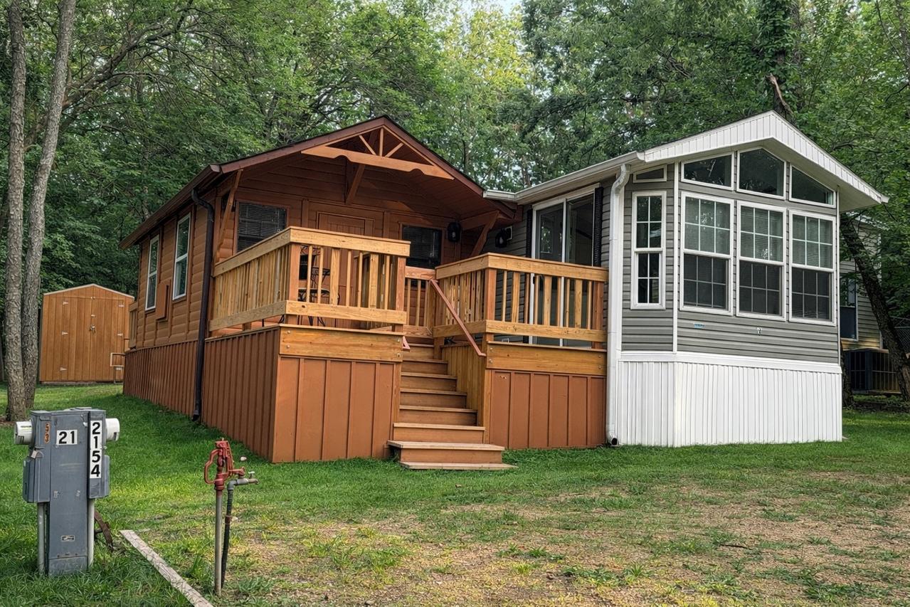 21-54 Woodhaven Lakes Dr., Sublette, IL 61367