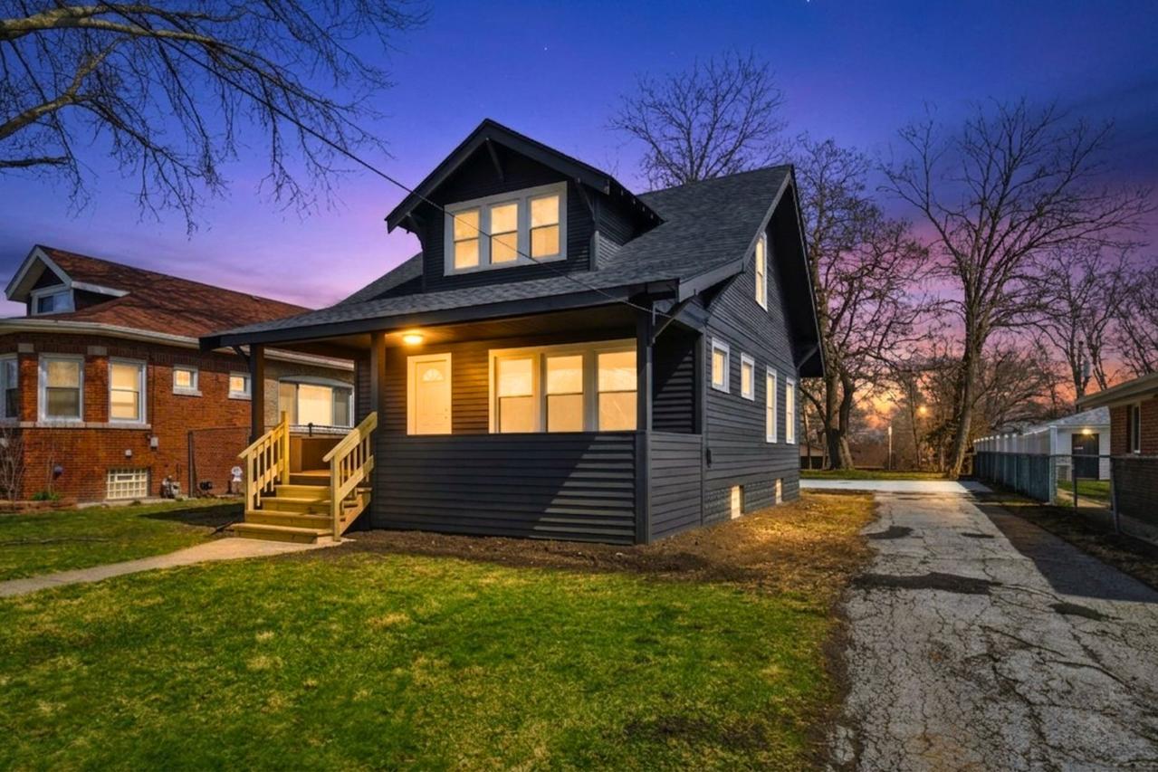 12211 Irving Ave., Blue Island, IL 60406