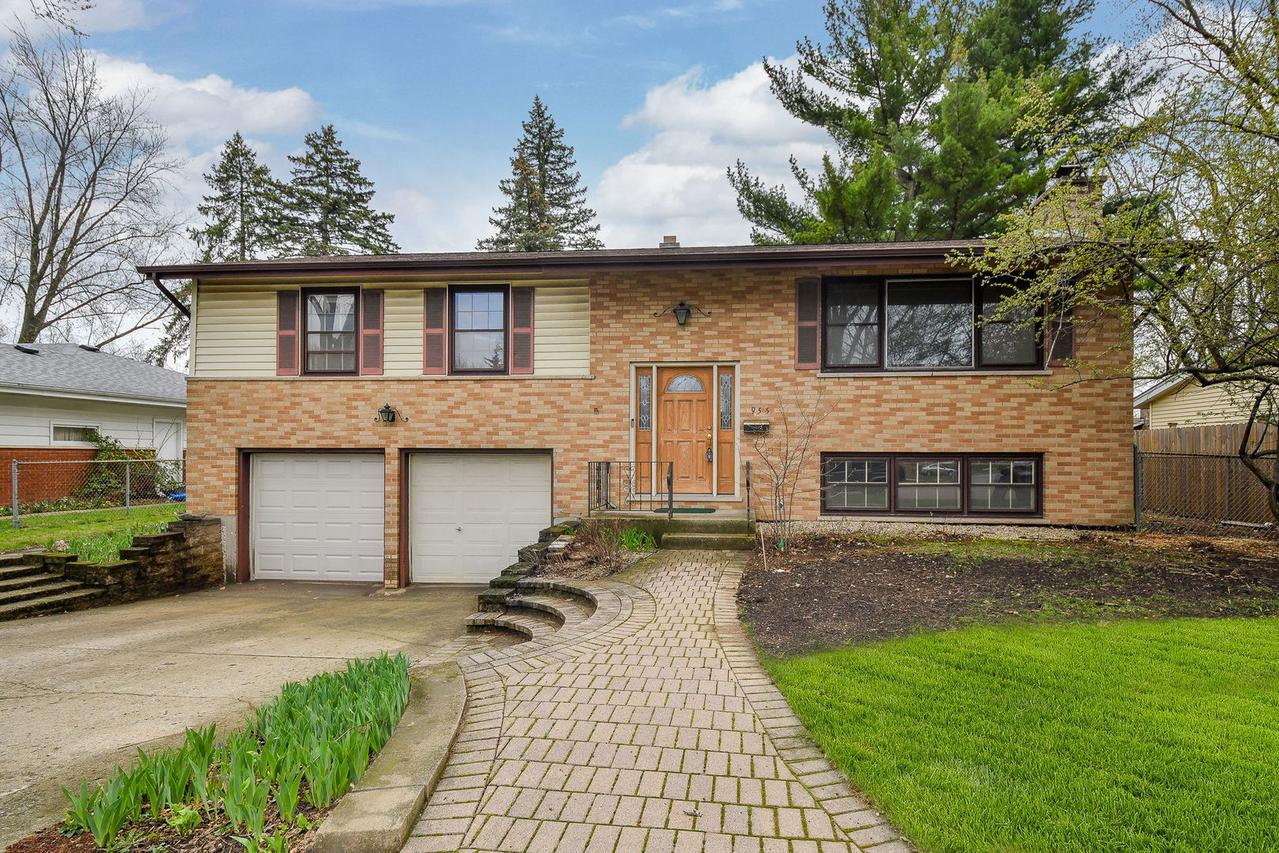 955 Ford Ave., Elgin, IL 60120