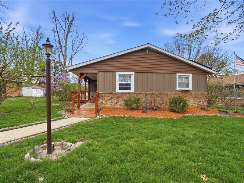 208 NW Madison St., Hopedale, IL 61747