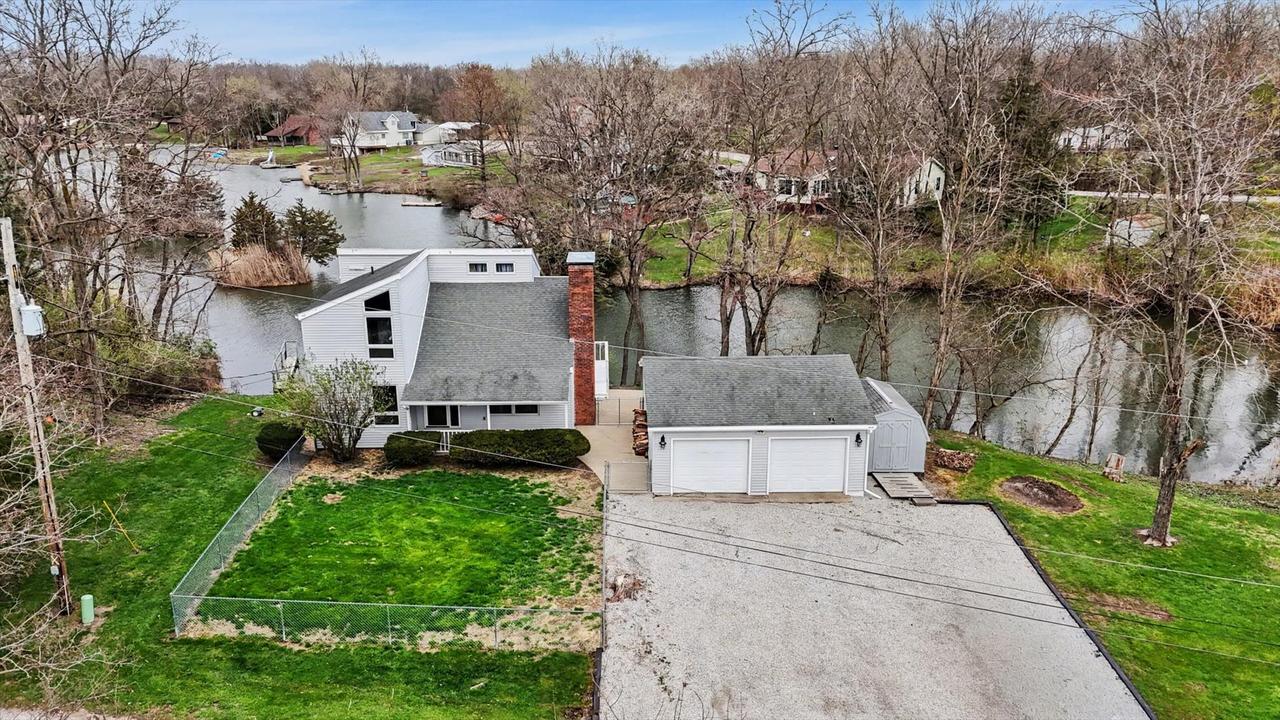 304 Eagle Bluff Dr., Oakwood, IL 61858