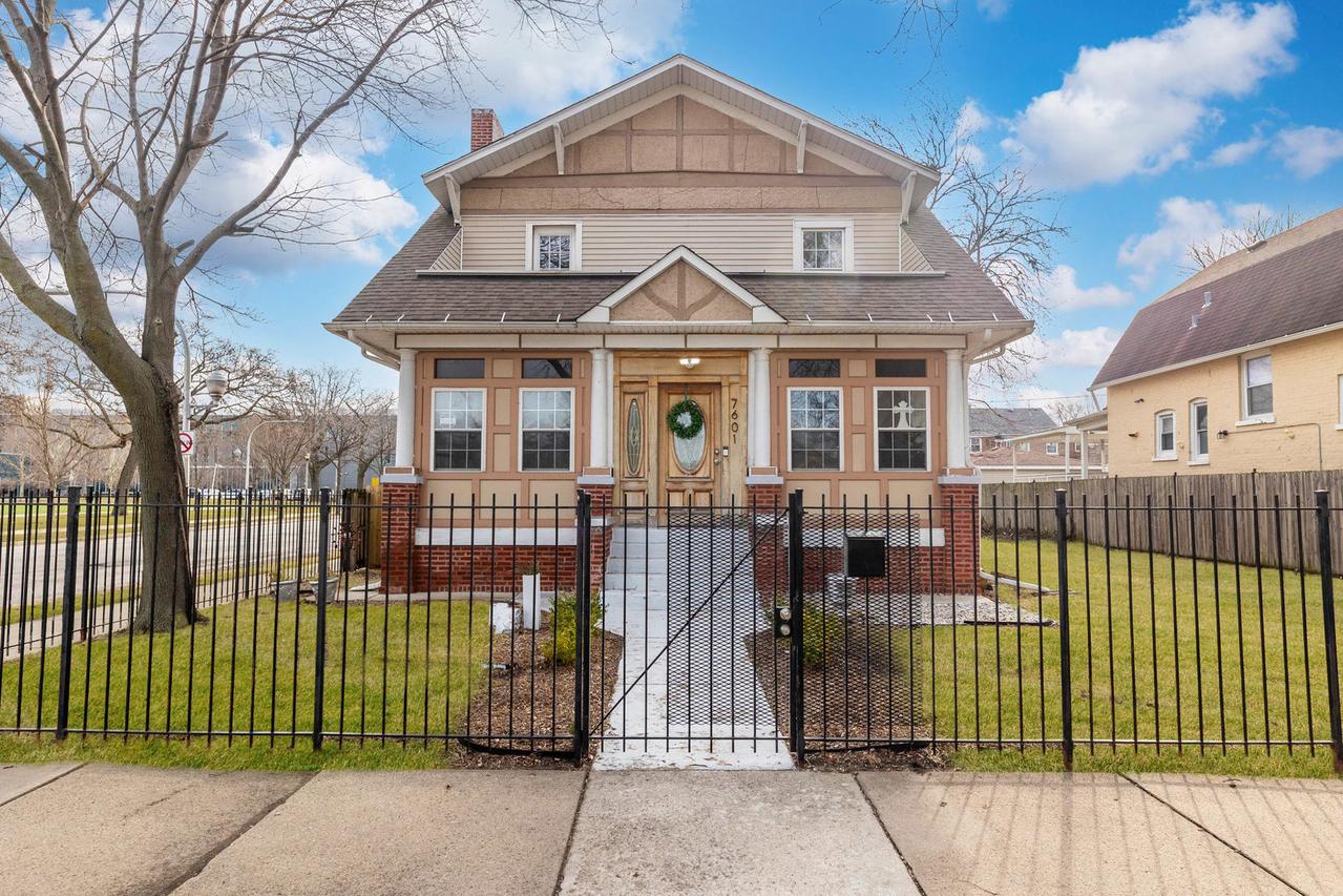 7601 S Bennett Ave., Chicago, IL 60649