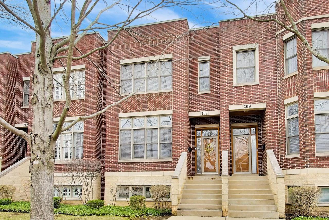 207 S Evergreen Ave., Arlington Heights, IL 60005