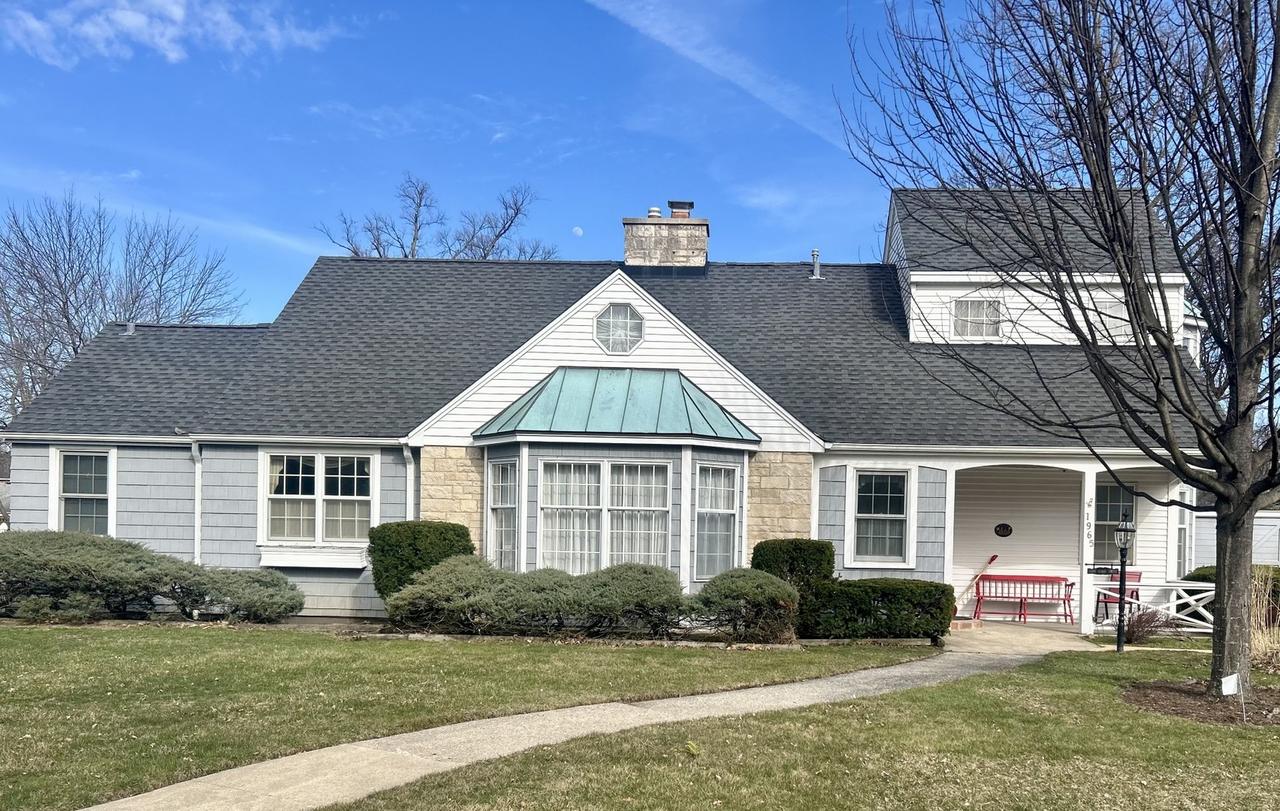 1965 Robincrest Ln., Glenview, IL 60025