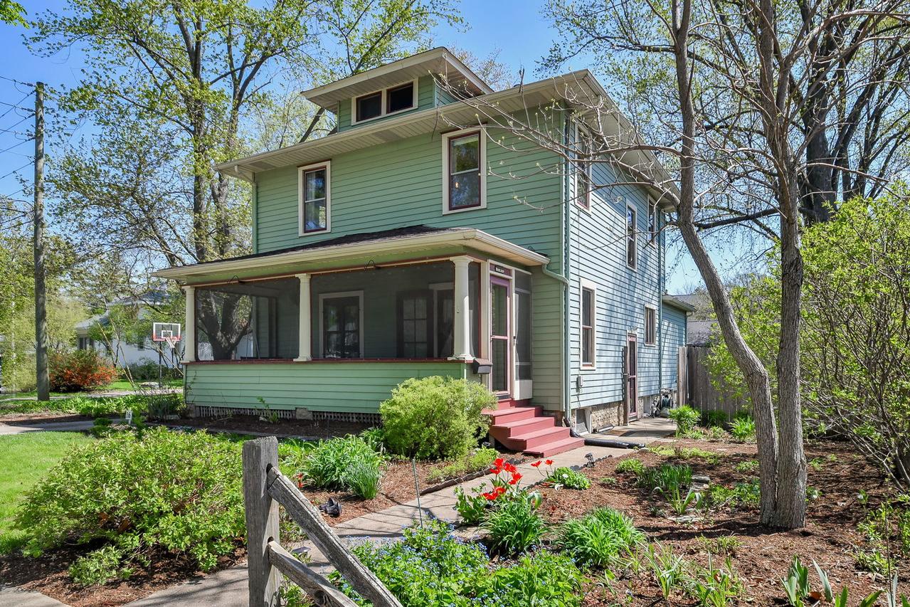 16 S Harrison St., Batavia, IL 60510
