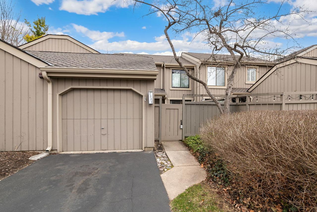 1331 Oak Hill Rd., Lake Barrington, IL 60010