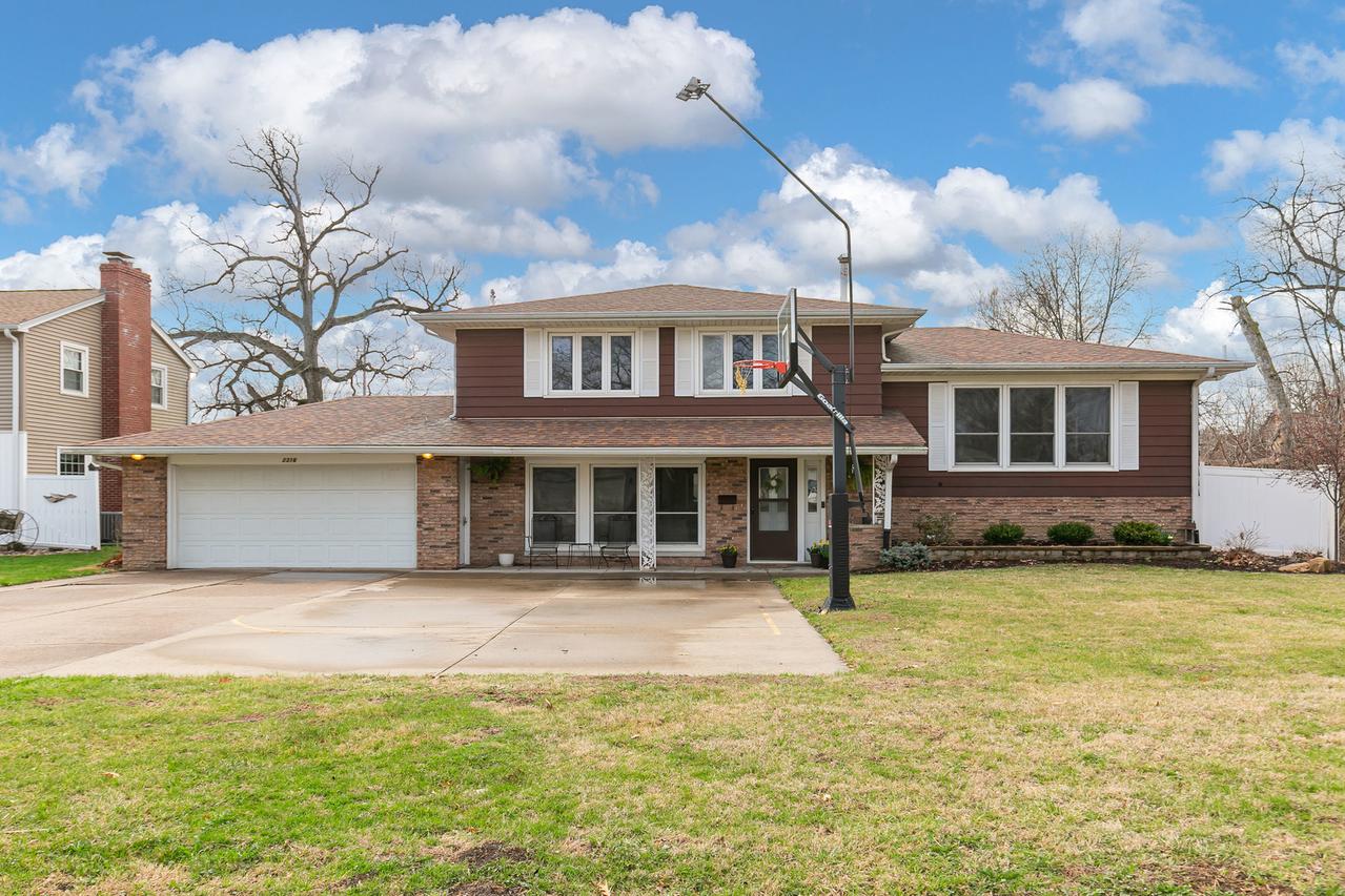 2316 29 1/2 St., Rock Island, IL 61201