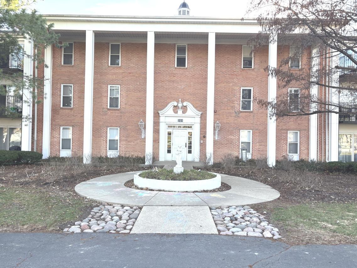 5101 Carriageway Dr. #201, Rolling Meadows, IL 60008