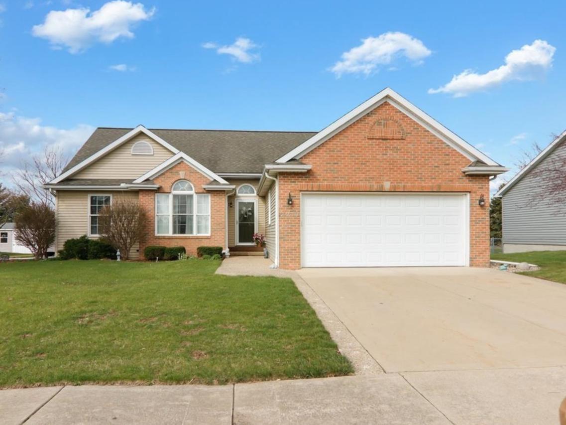 2219 Bracebridge Rd., Bloomington, IL 61705