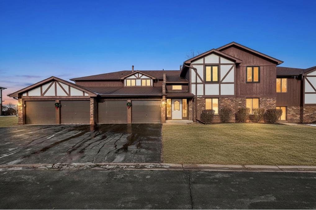 9748 Mill Dr. #2E, Palos Park, IL 60464