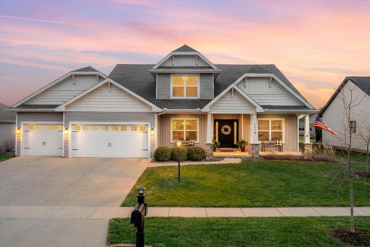 1210 Farm Lake Dr., Mahomet, IL 61853