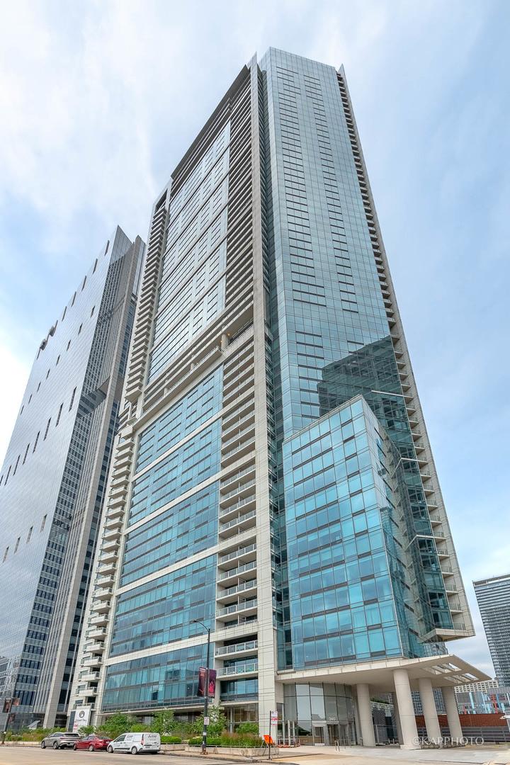 340 E Randolph St. #P5-21, Chicago, IL 60601