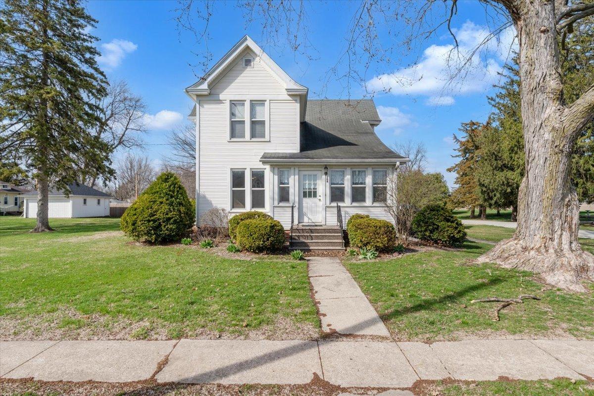 304 Walnut St., New Windsor, IL 61465