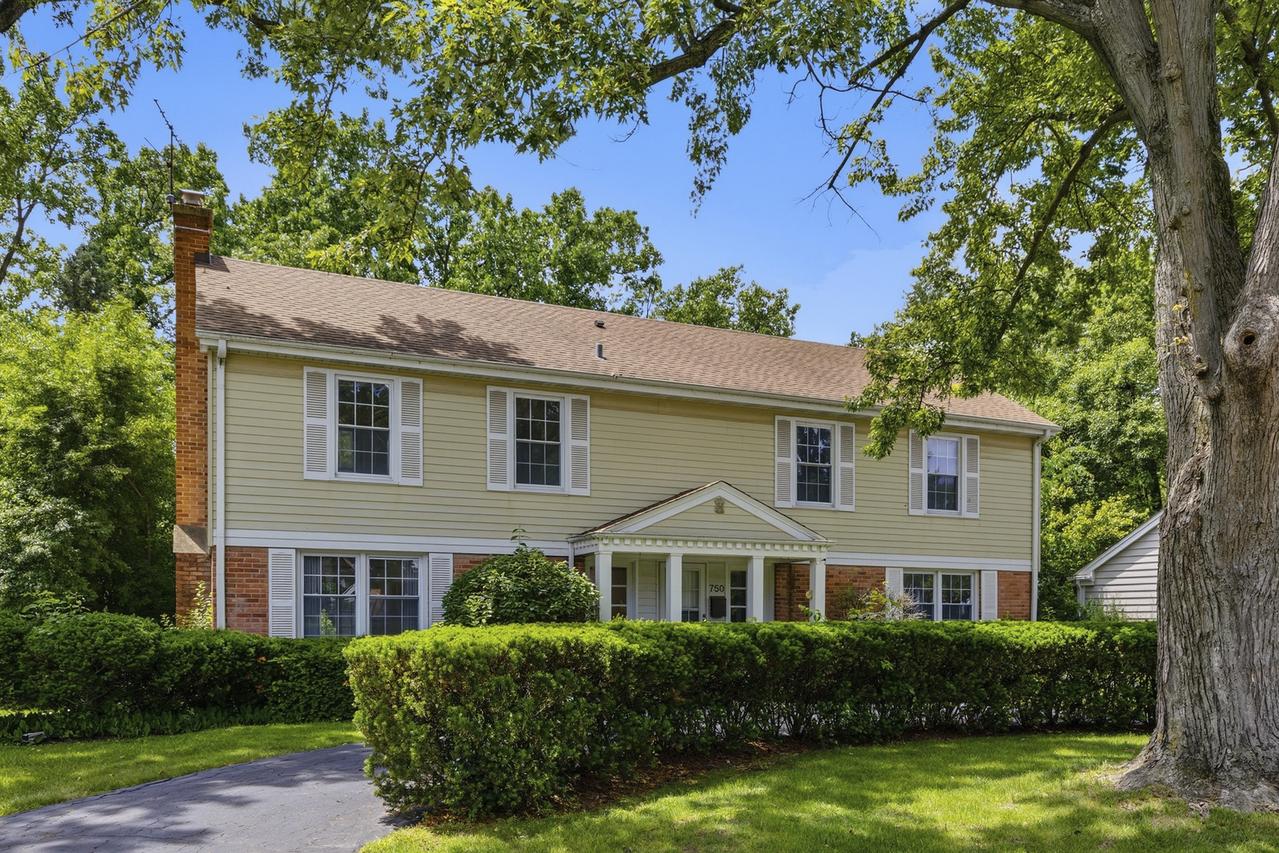 750 Carriage Way, Deerfield, IL 60015
