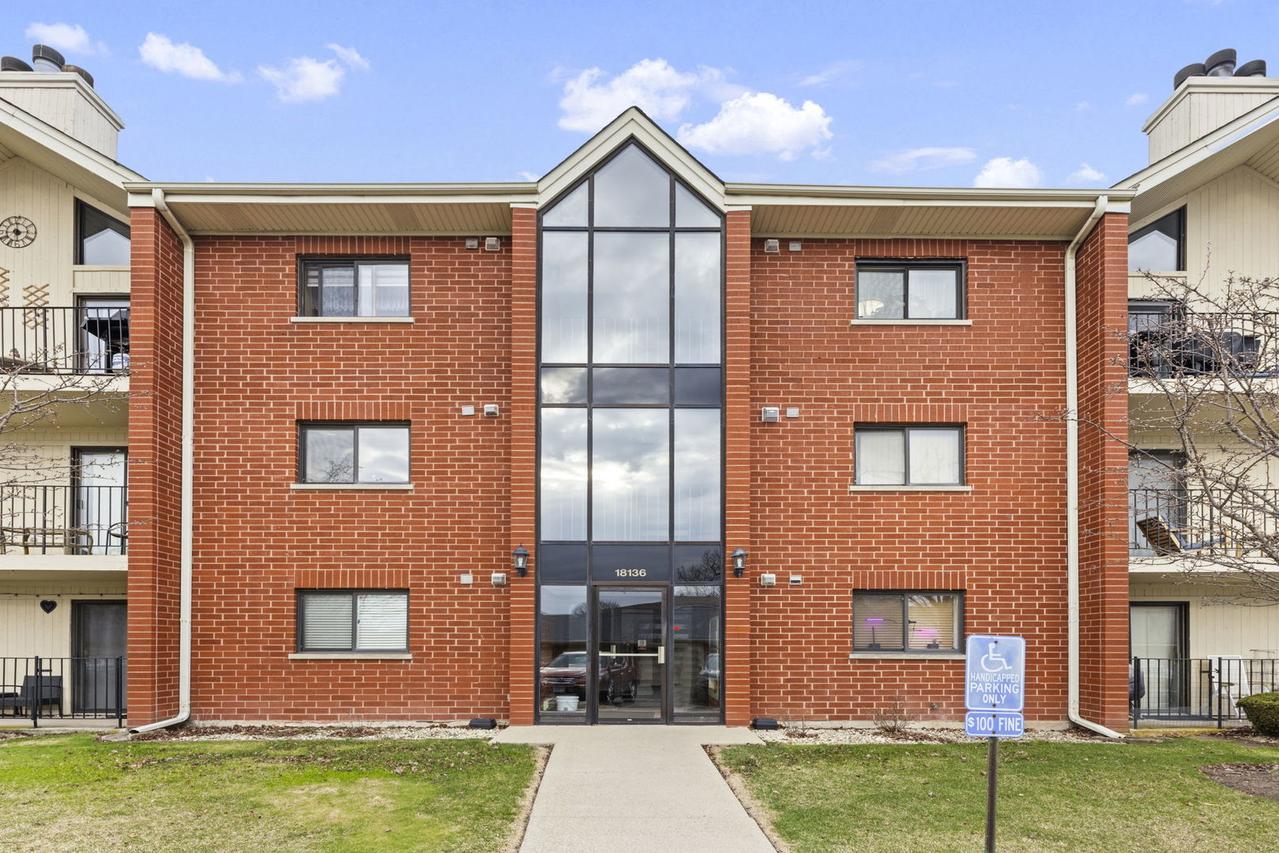 18136 Rita Rd. #3C, Tinley Park, IL 60477