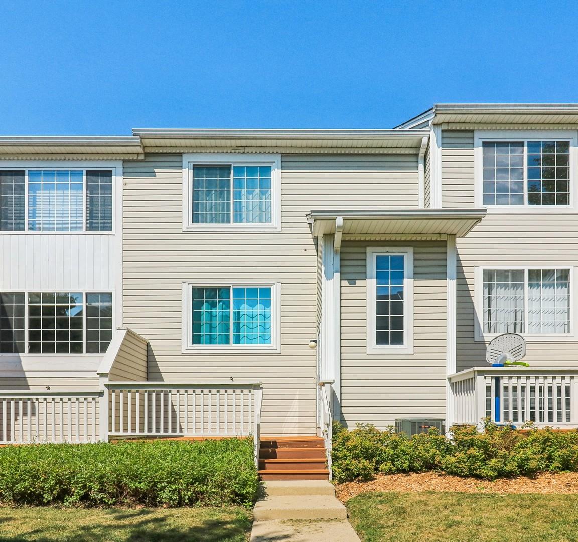 47 S Treehouse Ln., Round Lake, IL 60073