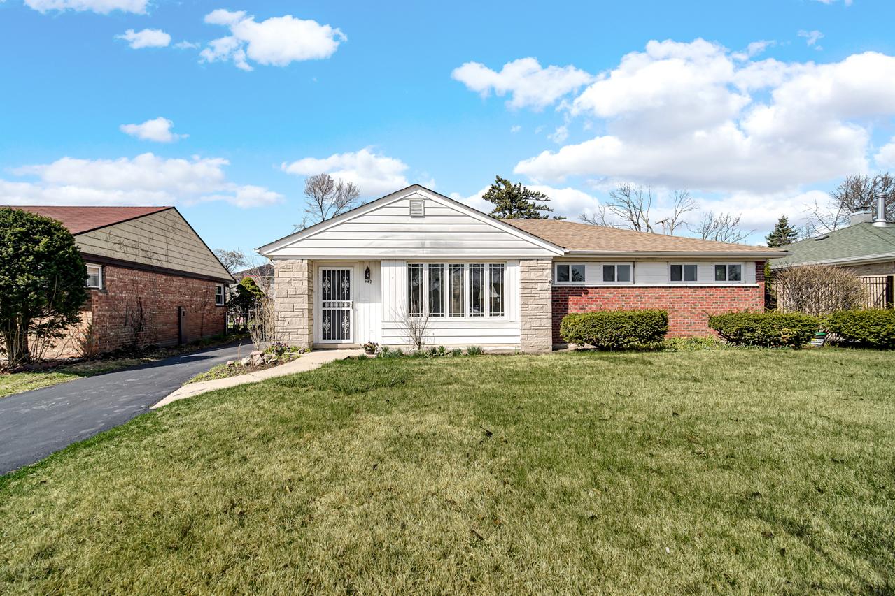 942 W Villa Dr., Des Plaines, IL 60016