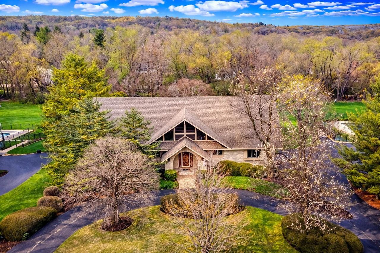 38W710 Bonnie Ct., St. Charles, IL 60175