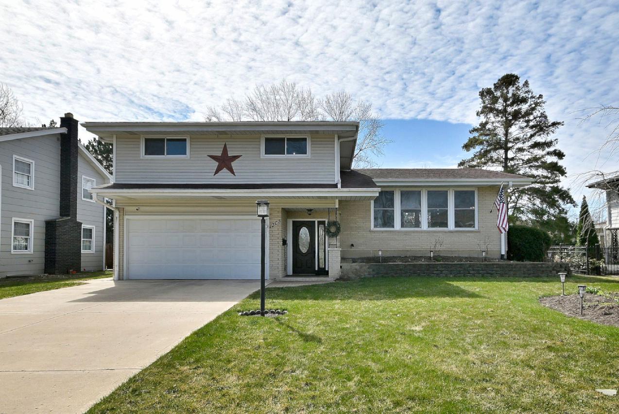 1303 E Ironwood Dr., Mount Prospect, IL 60056