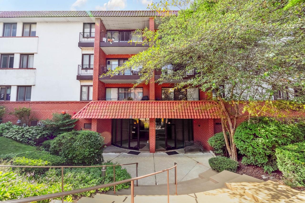 2046 Saint Johns Ave. #3E, Highland Park, IL 60035