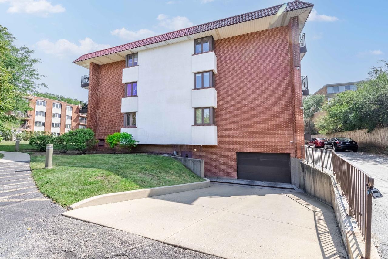 2046 Saint Johns Ave. #3E, Highland Park, IL 60035