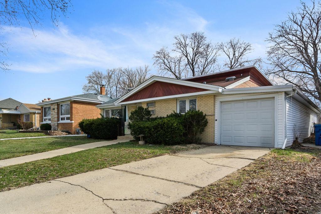 9829 S 51st Ave., Oak Lawn, IL 60453