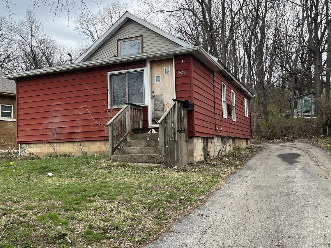 1301 E Jackson St., Joliet, IL 60432