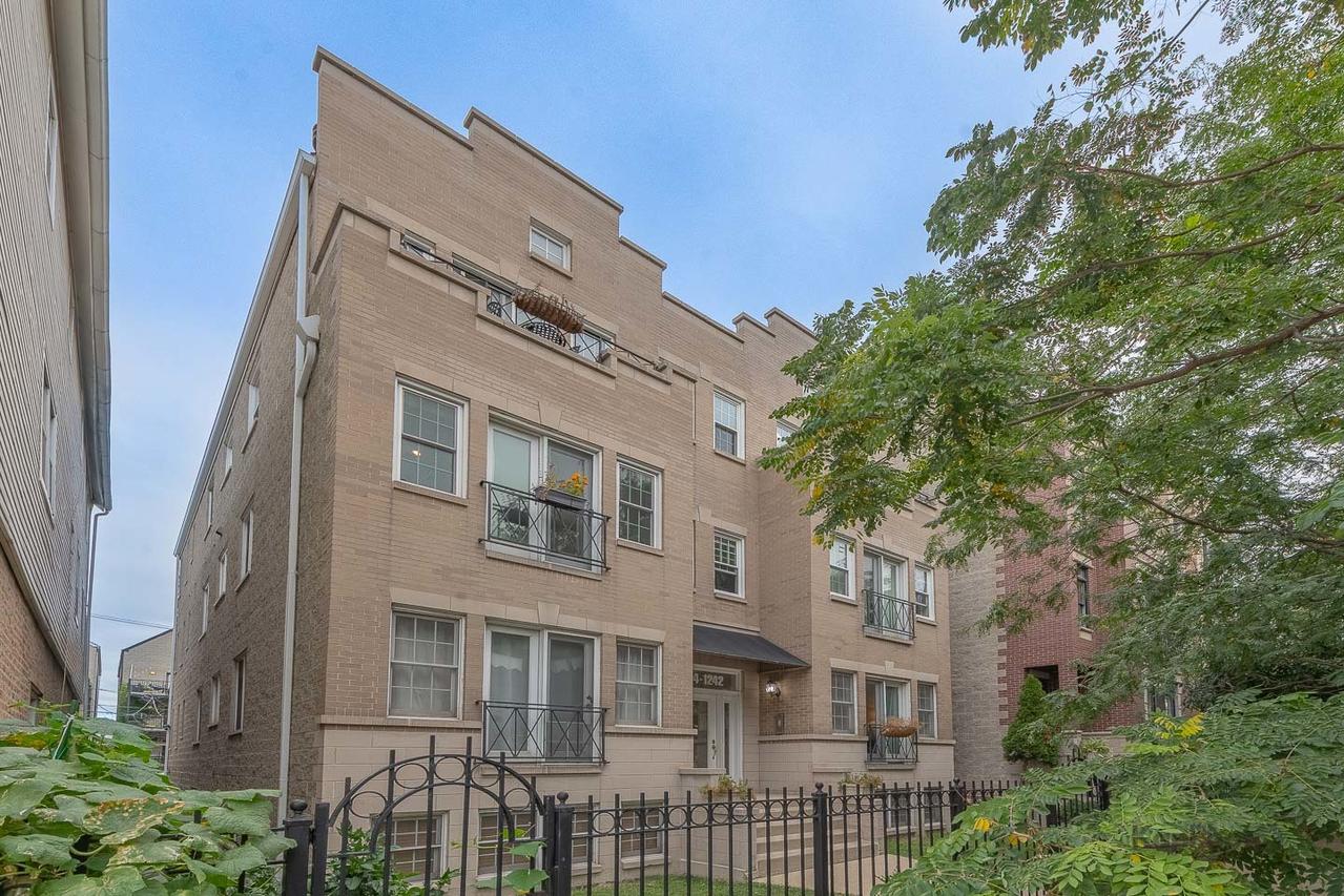 1242 W Ohio St. #1E, Chicago, IL 60642