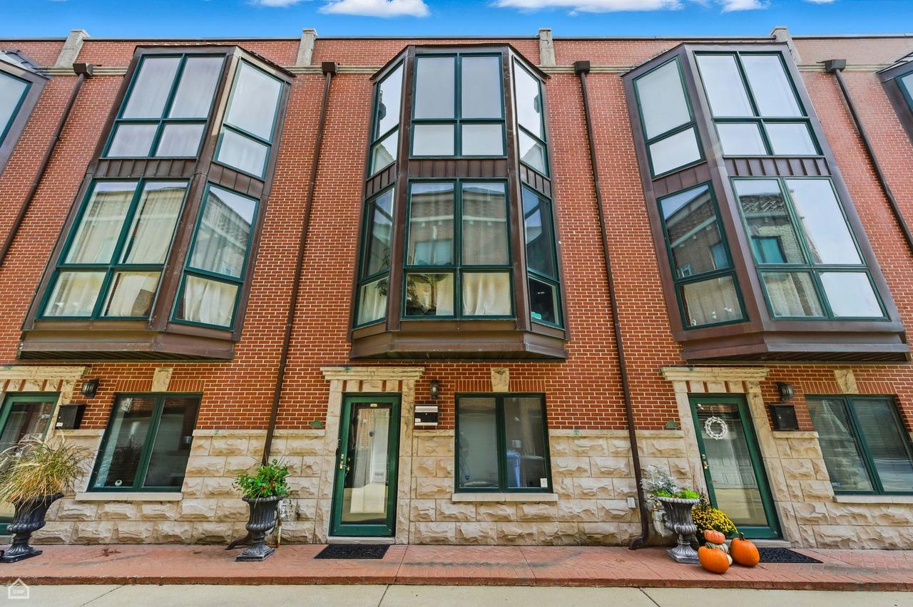 2052 W Armitage Ave. #C, Chicago, IL 60647