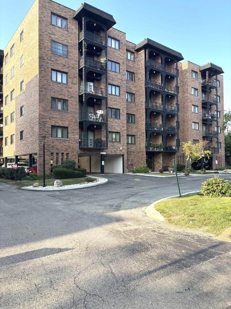 9332 Landings Ln. #504, Des Plaines, IL 60016