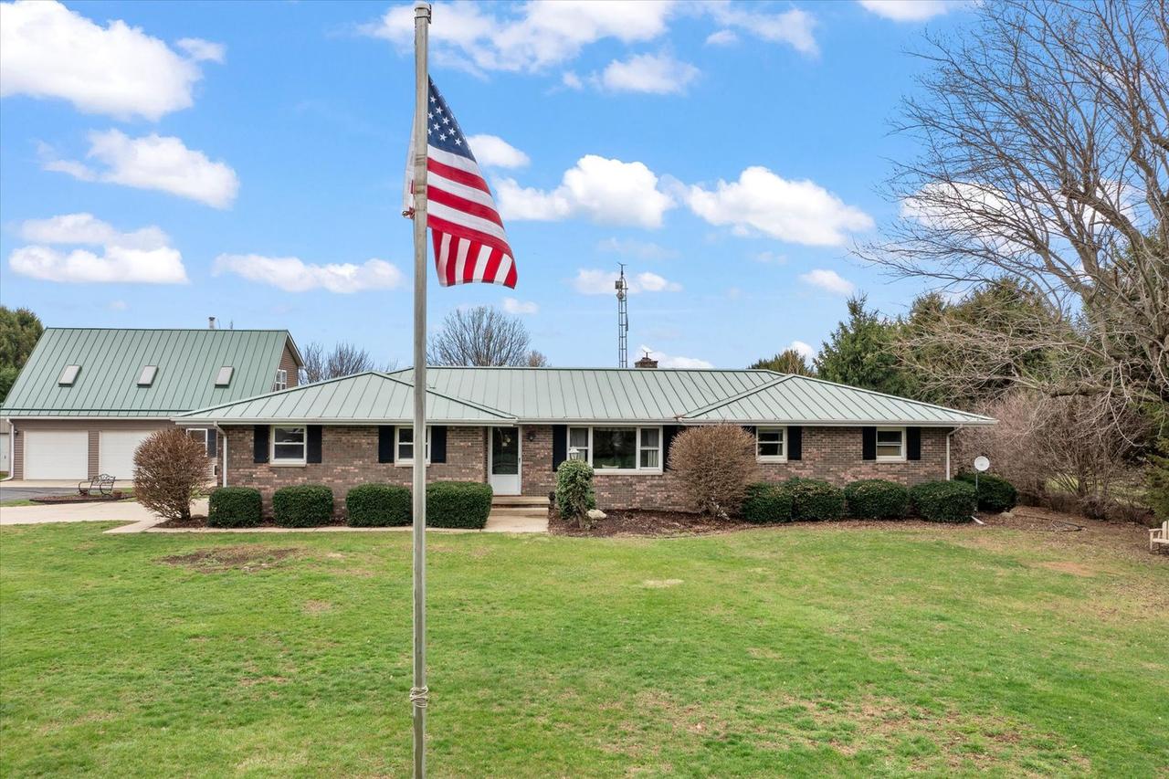 14540 E 3400 North Rd., Rossville, IL 60963