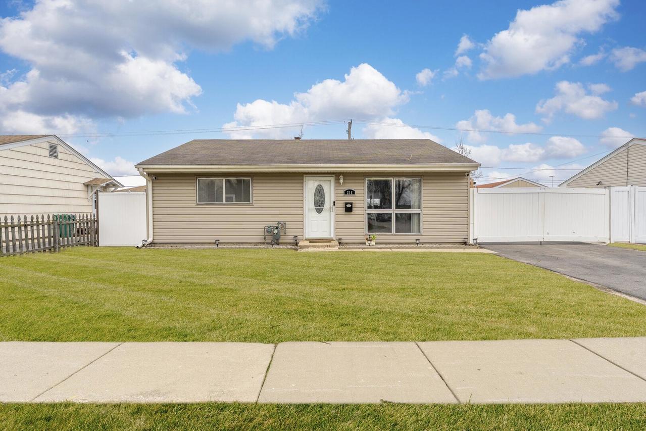 216 W Jeffery Ave., Wheeling, IL 60090