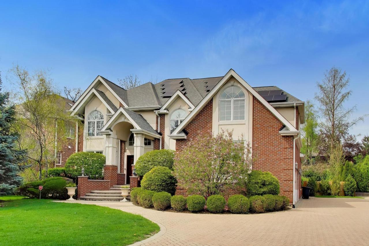 2444 N De Cook Ct., Park Ridge, IL 60068