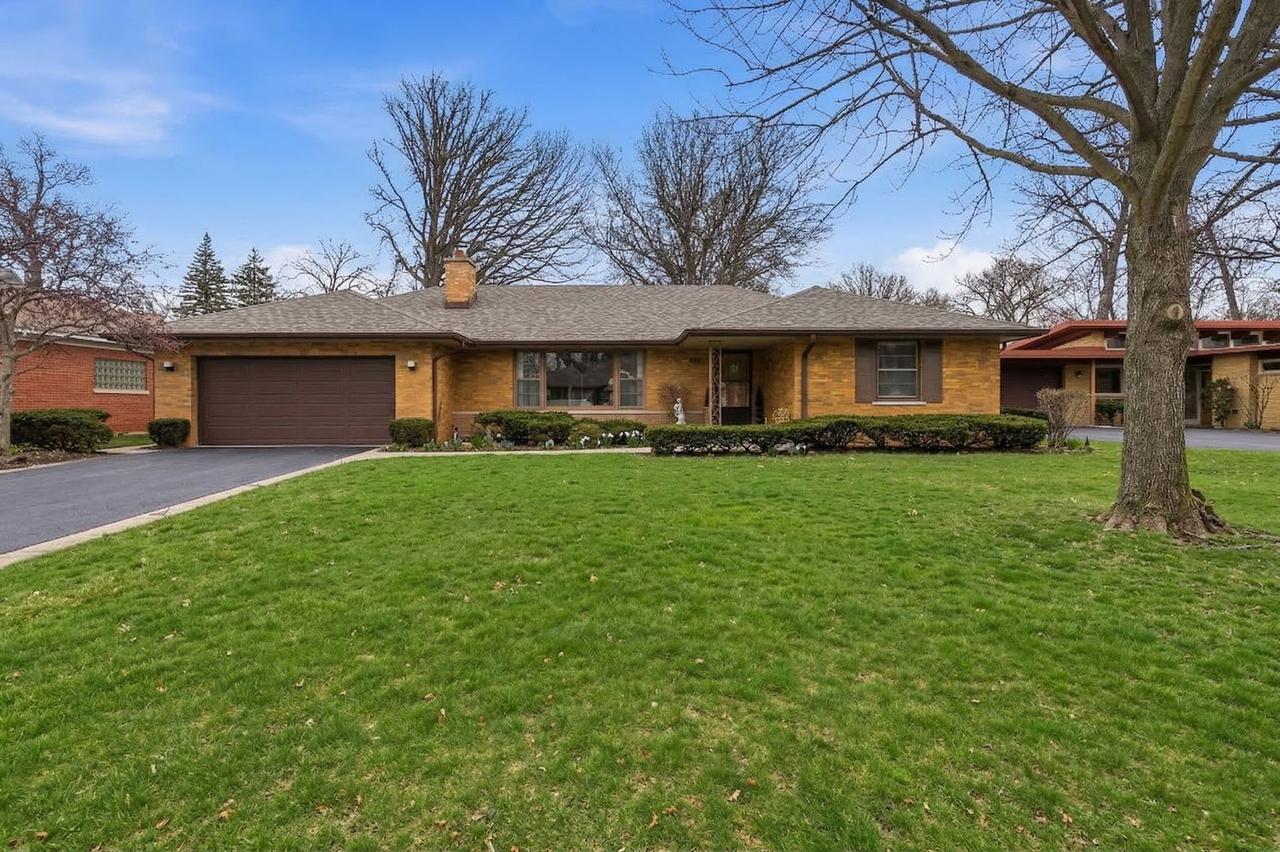 6543 Kolmar Ave., Lincolnwood, IL 60712