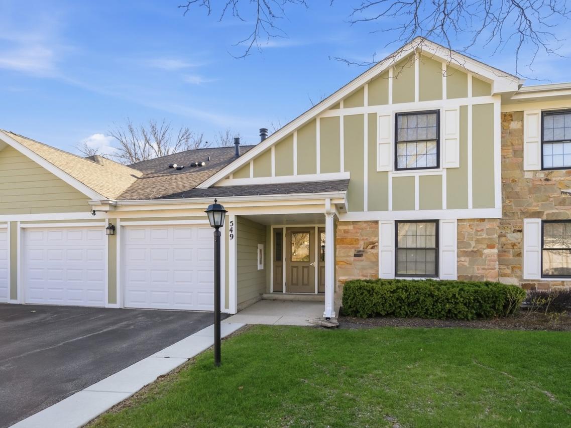 549 Williamsburg Ct. #B2, Wheeling, IL 60090