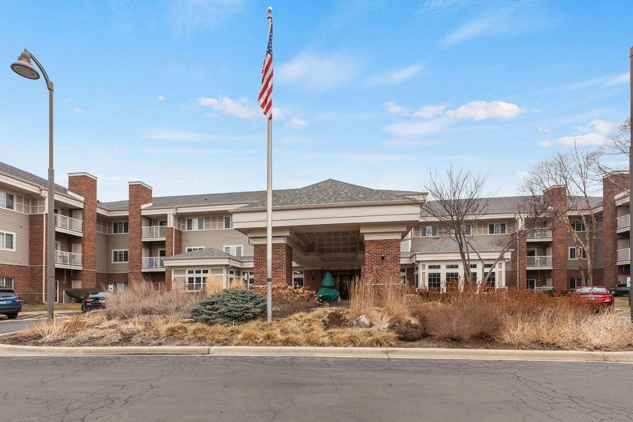 801 N Mclean Blvd. #222, Elgin, IL 60123