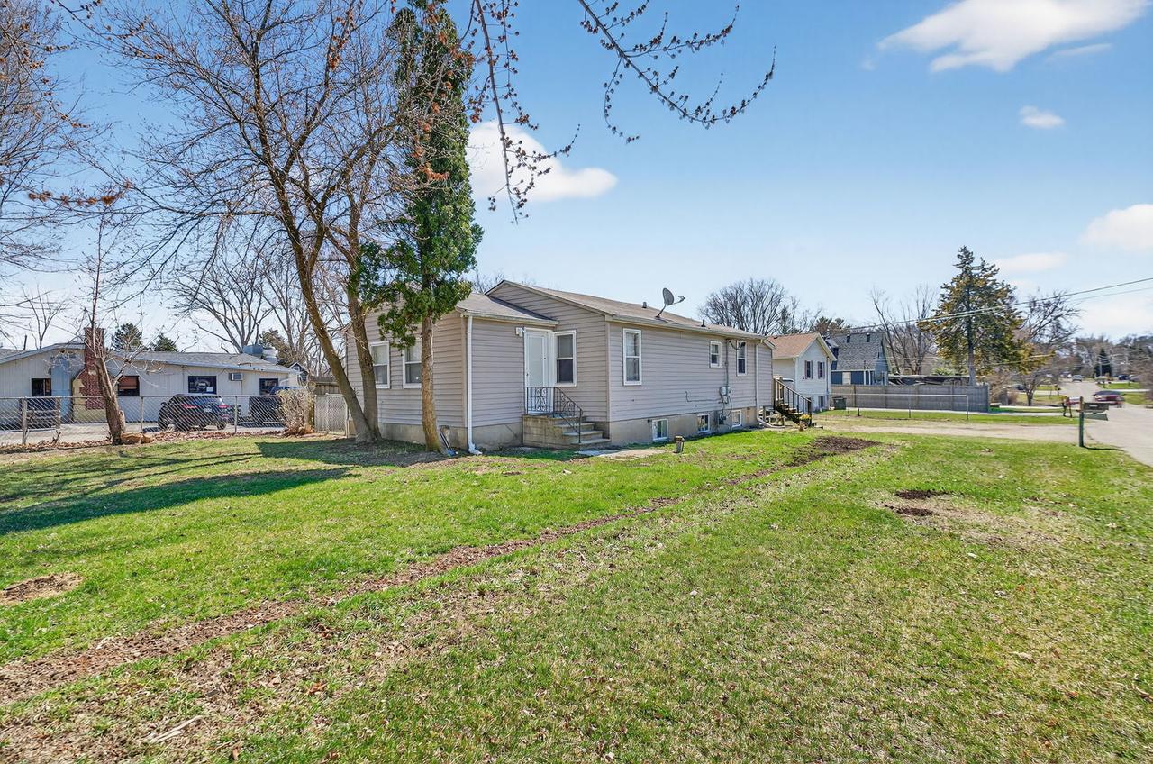 26203 W Grand Ave., Ingleside, IL 60041