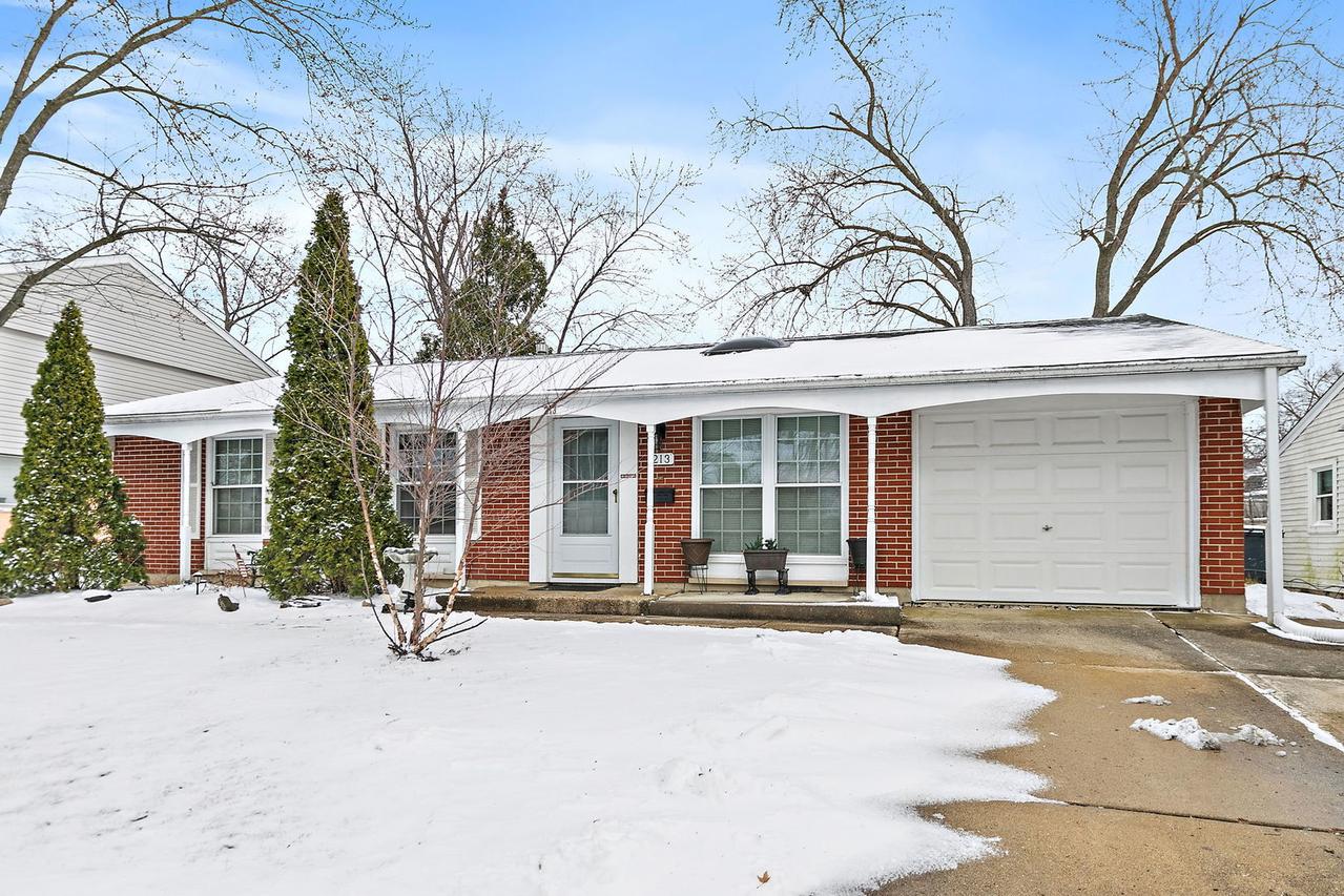 213 Villa Rd., Streamwood, IL 60107