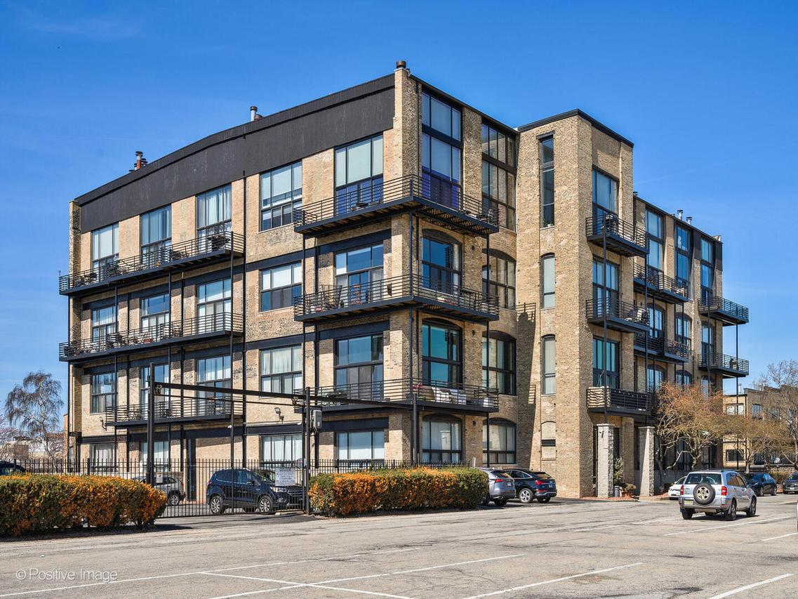 2614 N Clybourn Ave. #402, Chicago, IL 60614