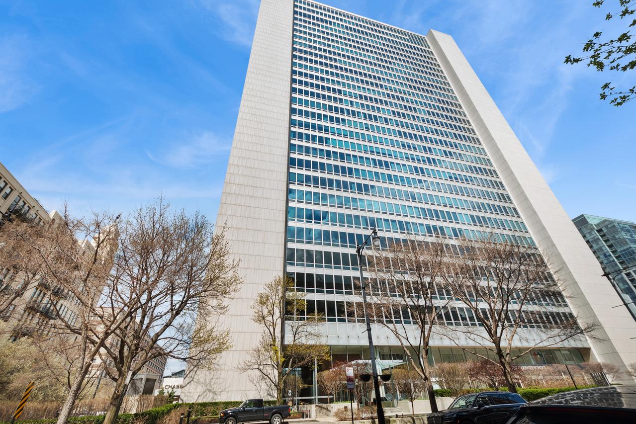 500 W Superior St. #813, Chicago, IL 60654