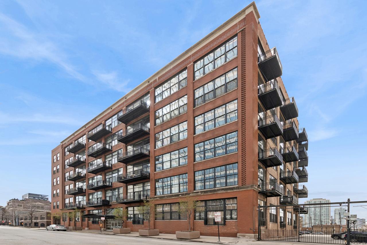 525 W Superior St. #325, Chicago, IL 60654